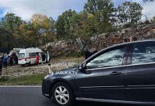 Teška nesreća kod Gruda: Automobil sletio s ceste i udario u betonski zid, poginule dvije osobe