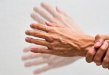 Ruke vam se nekontrolisano tresu: Evo šta odmah morate uraditi