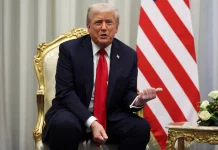 Trump stigao u Egipat gdje se određuje budućnost Gaze, pažnju privuklo neobično rukovanje s Macronom