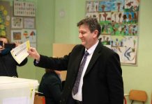 Kandidat za predsjednika RS-a Branko Blanuša sa suprugom glasao u Banjoj Luci