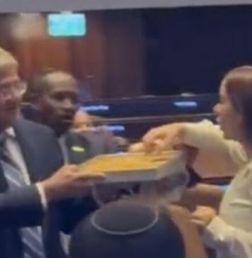 Ben Gvir dijelio slatkiše u trenutku odobravanja zakona o smrtnoj kazni u Knessetu