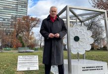 Lagumdžija u New Yorku pored spomenika žrtvama genocida u Srebrenici: “Od 17.11. pred cijelim Svijetom”