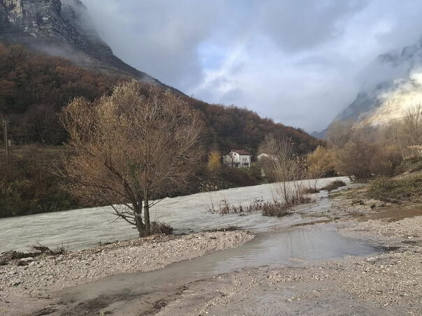 izlijevanje-drezanke-evakuisana-porodica-u-donjoj-dreznici-dreznica_6926b92164d10