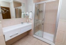 Jednostavna metoda za čišćenje plijesni iz kupatila: Ova smjesa garantuje rezultate