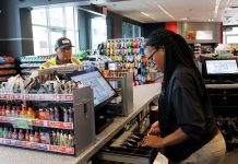 Trgovci u SAD-u u bizarnom problemu zbog odluke Trumpa: Više nemaju novca za vraćanje kusura