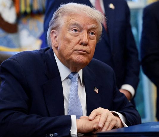 Trump iz Bijele kuće: Naslijedio sam Bidenov nered i popravljam ga!