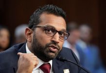 Direktor FBI-a slao agente da voze pijane prijateljice njegove djevojke