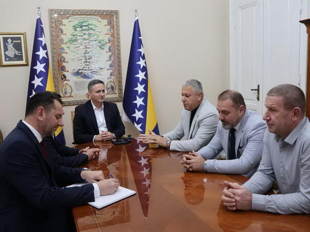 becirovic-razgovarao-s-delegacijom-saveza-udruzenja-logorasa-hnk-becirovic-logaorasi_69385634b72b1