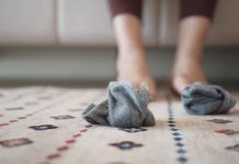 Nikada ne ostavljajte čarape pored kreveta, a evo i zašto