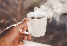 Pijete vrelu kafu? Novo istraživanje otkriva koliko je zapravo opasno