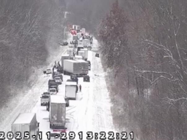 lancani-sudar-45-vozila-tokom-snjezne-oluje-u-sad-u-oluja-sad-3_692d574024302