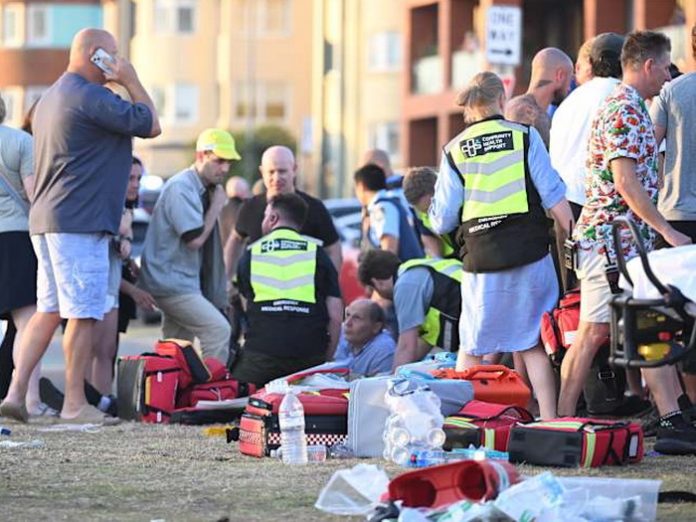 policija-deset-mrtvih-u-sydneyju-medju-njima-jedan-napadac-g8hshl9boaewzlq_693e8a0fc7461