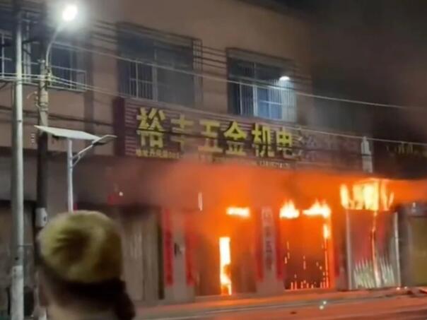 u-pozaru-na-jugu-kine-poginulo-12-osoba-kina-_69392323372ab