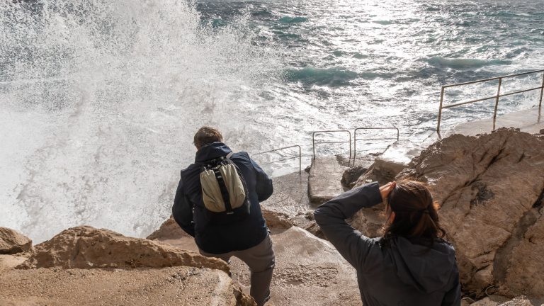 Obustavljena potraga za muškarcem kojeg su odvukli talasi u Dubrovniku: “Dao sam sve od sebe”