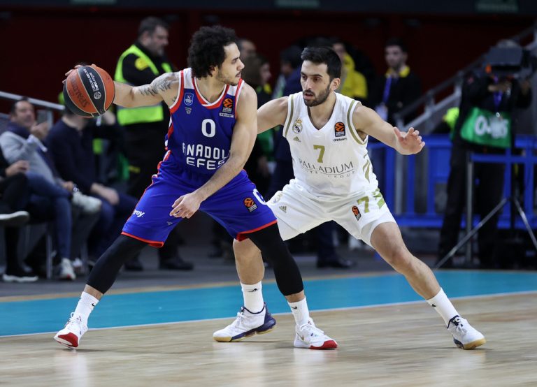 Anadolu Efes “zaledio” Madrid i pobijedio Real u velikom derbiju