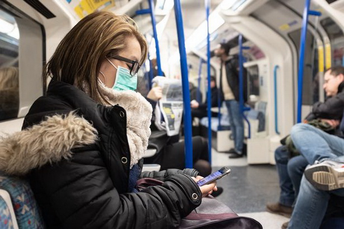 Velika Britanija putem “semafor plana” popušta s mjerama za škole, prodavnice, kafiće …