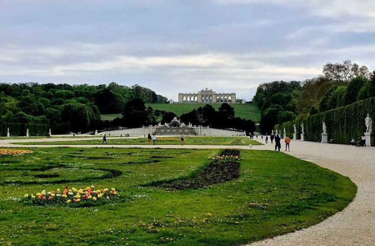 Turizam u Beču: Oporavak tek od 2021., važno je osigurati dobre aviolinije za budućnost