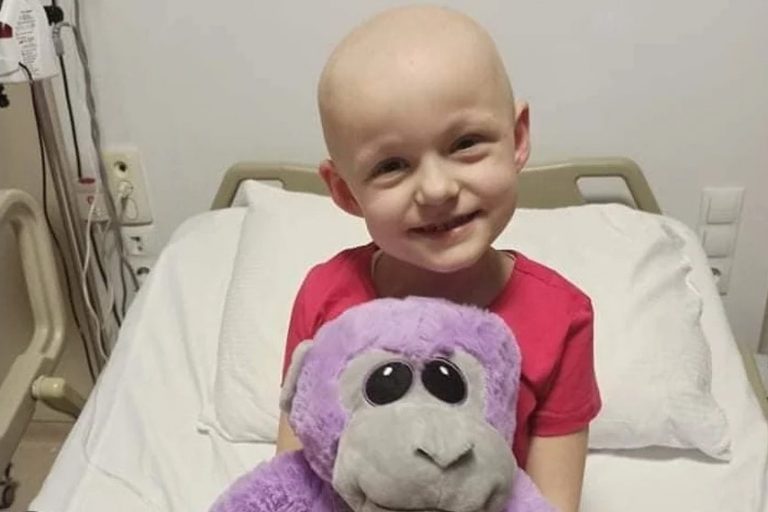 Pozovite humanitarni broj i pomozite malenoj Hani da savlada tešku bolest