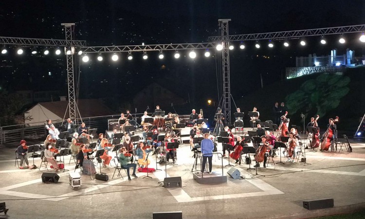 U Sarajevu izvedena simfonijska poema “Fatima” posvećena najmlađoj žrtvi genocida u Srebrenici