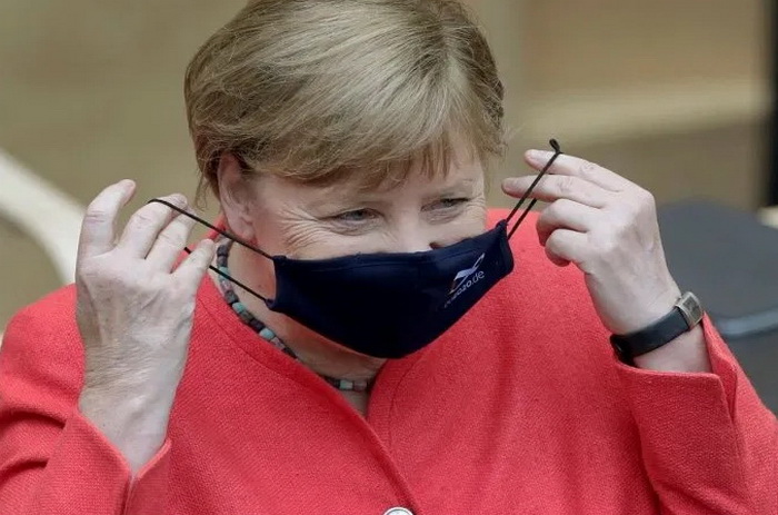 Merkel se po prvi put pojavila u javnosti sa zaštitnom maskom