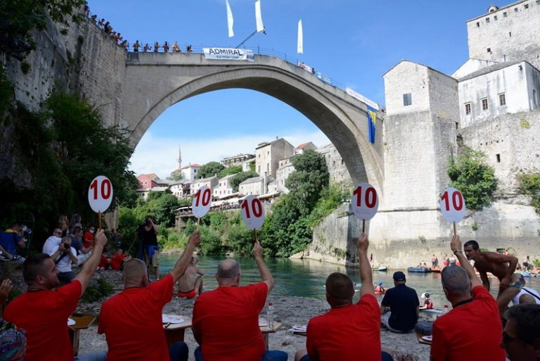 Vedad Bašić i Igor Kazić pobjednici 454. skokova sa Starog mosta