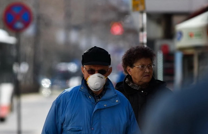 U Srbiji od danas na snazi nove mjere, maske obavezne i na otvorenom