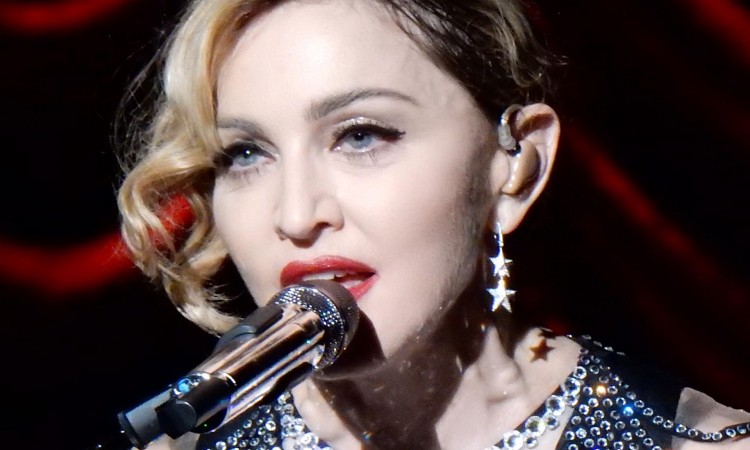 Madonna režira biografski film o vlastitom životu