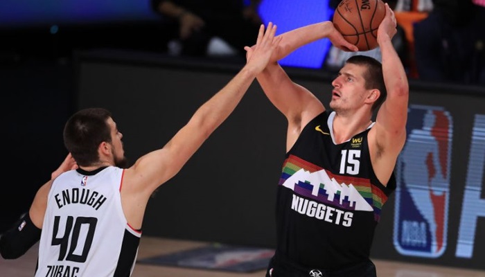 Čudesni Jokić trojkama u ključnim momentima slomio Clipperse: Denver izborio majstoricu