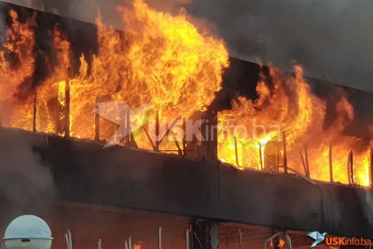 Požar u napuštenom objektu Kombitexa u Bihaću u kojem se okupljaju migranti