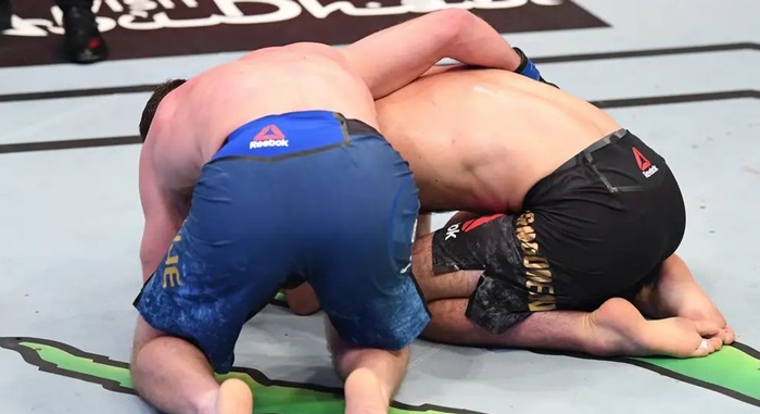 Gaethje otkrio šta je rekao Khabibu dok je plakao poslije zadnje borbe u karijeri