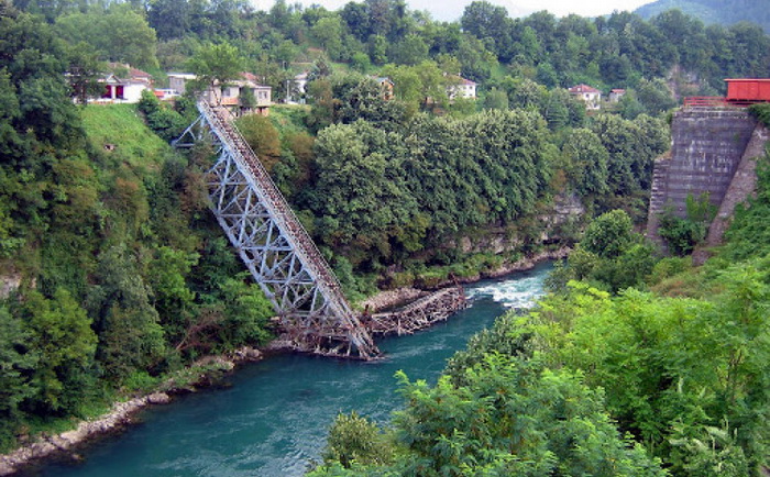 Nadaleko poznat Most na Neretvi prodaje se u staro željezo