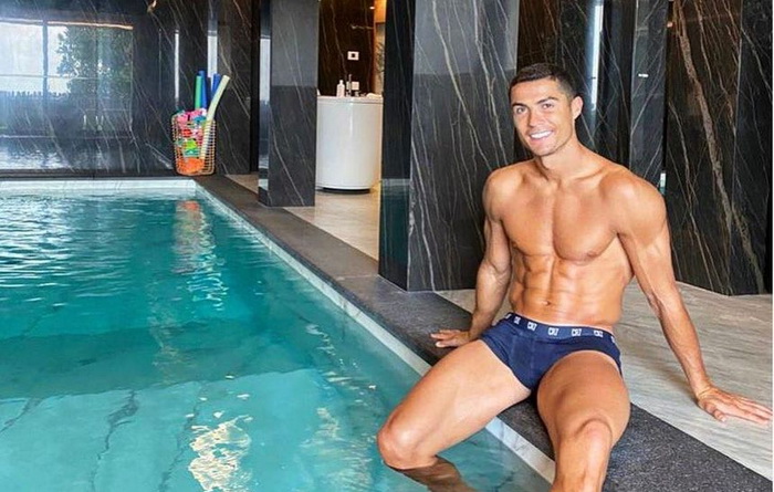 Cristiano na Facebooku objavio fotografiju s bazena i opisao život s koronom