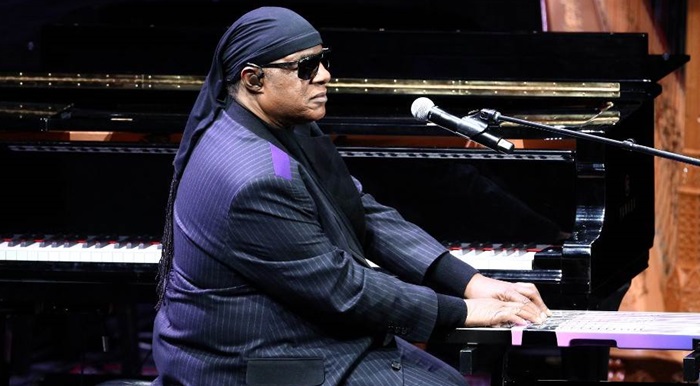 Stevie Wonder snimio dvije pjesme kojima poziva na ljubav i jedinstvo