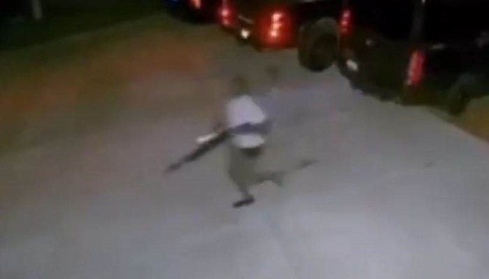 Legendarni Jon Jones sa sačmaricom jurio provalnika