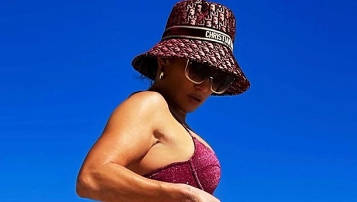 Jennifer Lopez istaknula stražnjicu u bikiniju, fanovi je napali