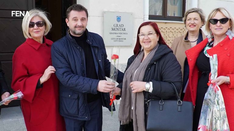 Mostarski gradonačelnik dijelio cvijeće sugrađankama