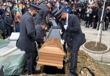 U Sarajevu uz pjesmu Bella Ciao i vojne počasti sahranjen Jovan Divjak