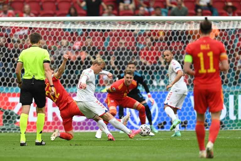 Velšani razbijeni u Amsterdamu: Danska prvi četvrtfinalista!