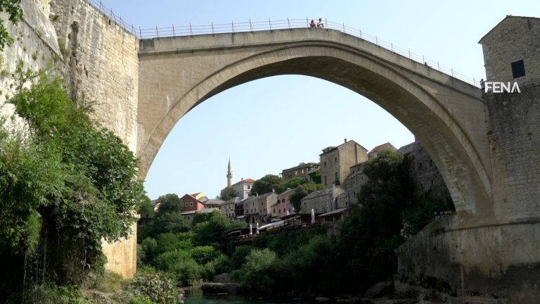 ‘Šlaufijada’ se vraća u Mostar, niz Neretvu nogama, rukama i papučama