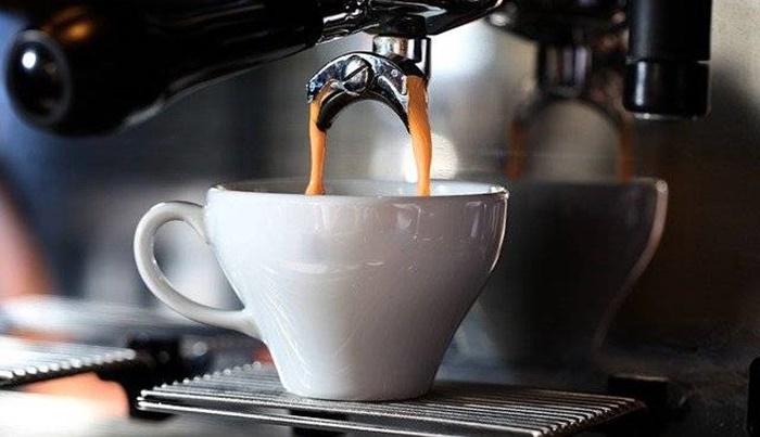 Nutricionisti savjetuju: Izbjegavajte kofeinske napitke i obilne obroke tokom ljeta