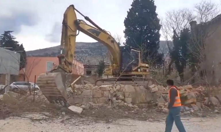 Ruši se nekadašnja Željeznička zgrada ‘Ćiro’