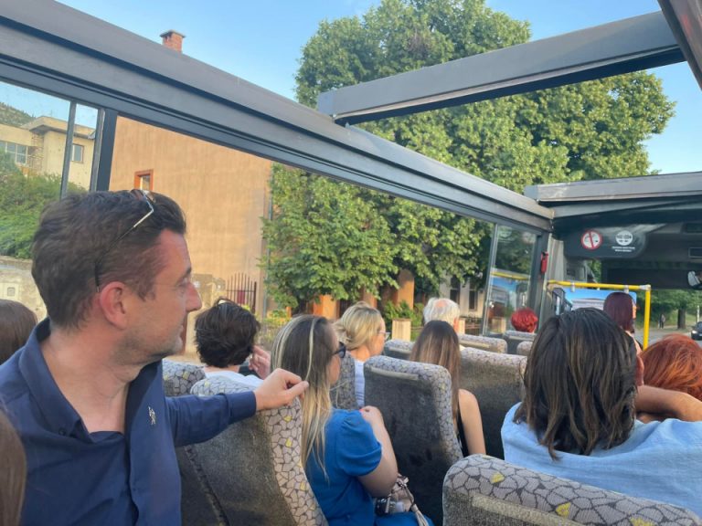 Panoramski bus se provozao Mostarom, preko ljeta redovna linija
