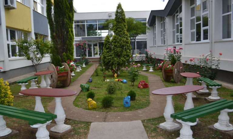 Mostarski osnovci sade ‘drvo prijateljstva’