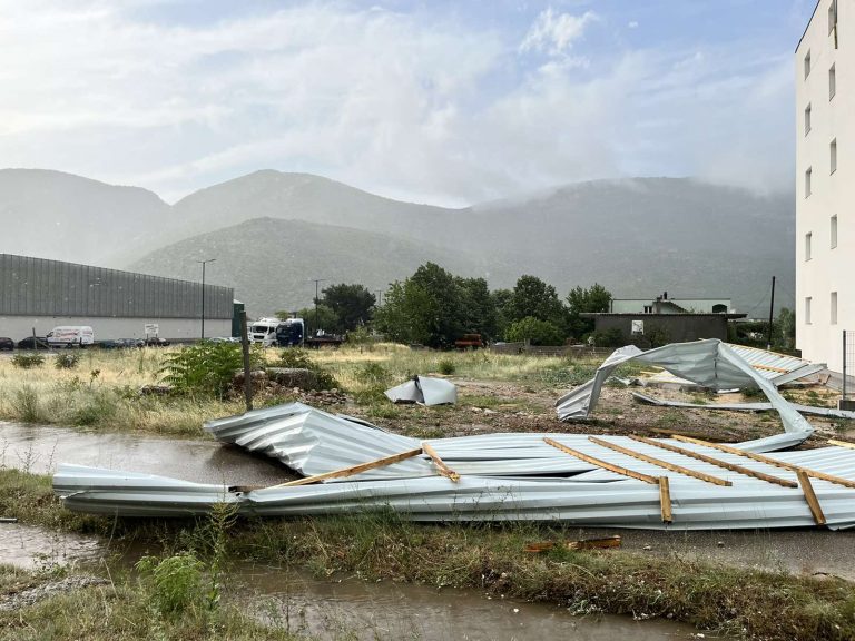 VIDEO: Jako olujno nevrijeme zahvatilo Mostar