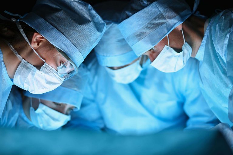 Muškarac u Kini živio više od 170 dana nakon transplantacije svinjske jetre