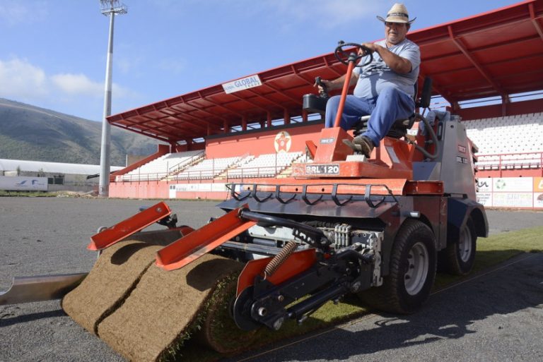 Počelo postavljanje travnjaka na stadionu Veleža