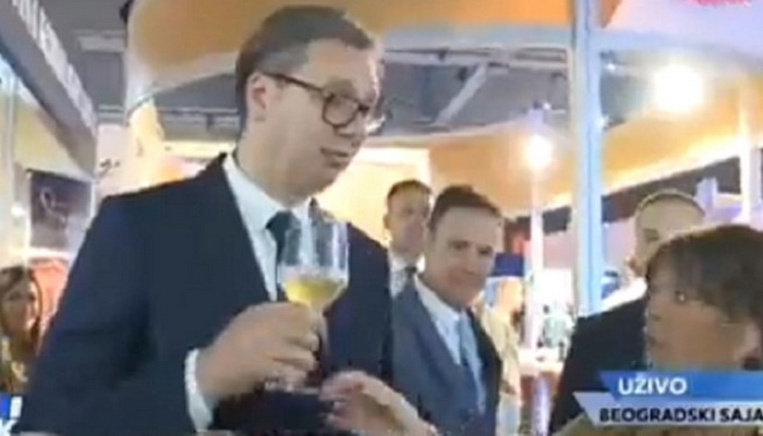Pripiti Vučić se hvalio kako je popio 100 čaša vina