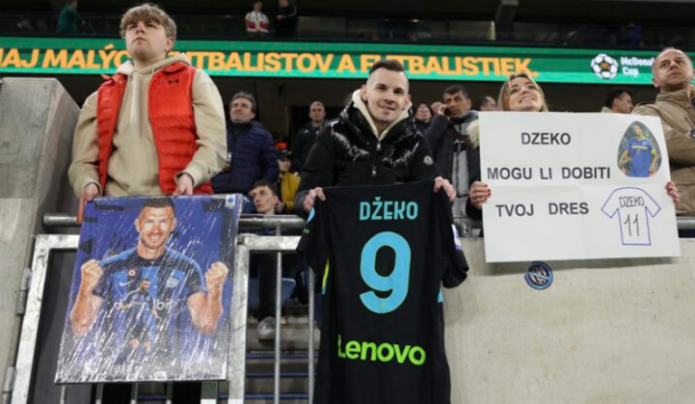 Simpatična poruka za Džeku na tribinama u Bratislavi