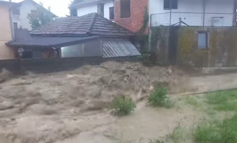 Teška situacija u Čeliću: Izlile se rijeke, poplavljeno 15 kuća i centar općine