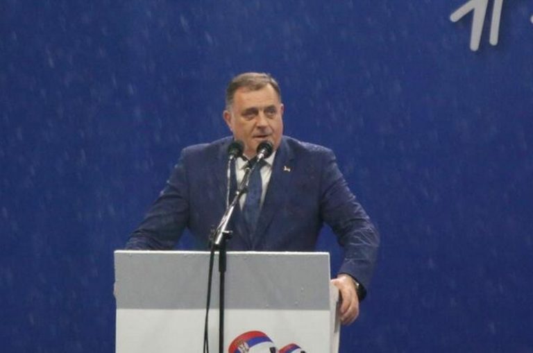 Dodik na mitingu u Beogradu: Nema Bosanaca i Srbijanaca, već samo Srba